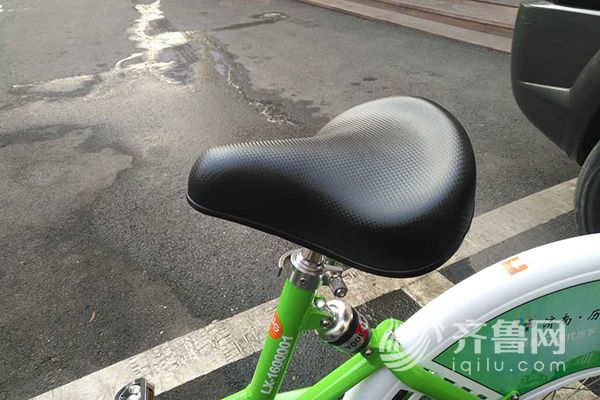 車座為加厚設計，下發(fā)裝有避震器